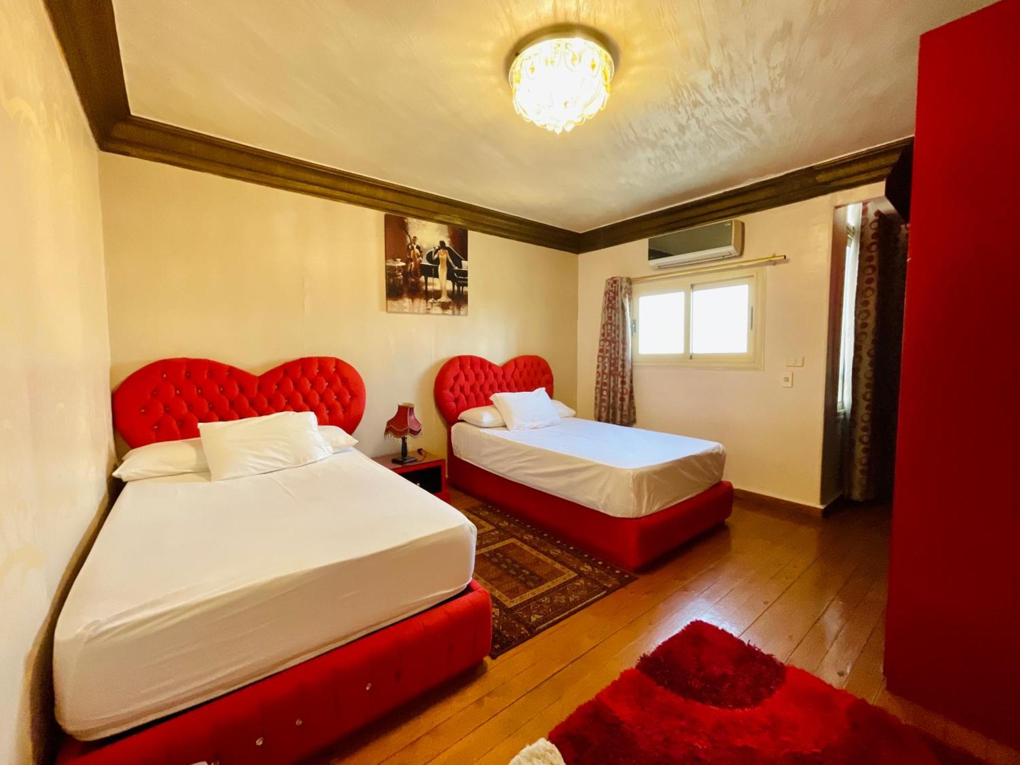 Lux Living Overlooking The Nile Cairo