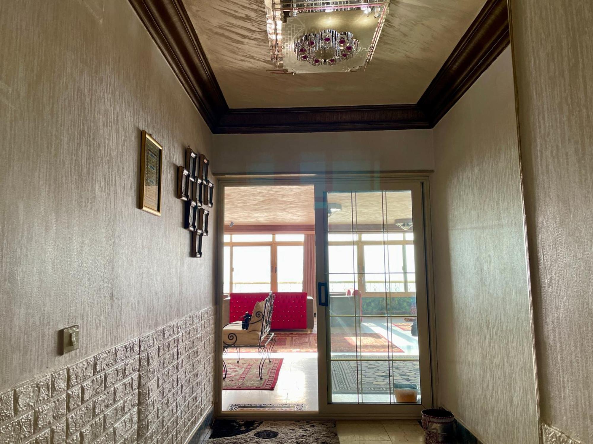 Lux Living Overlooking The Nile Cairo